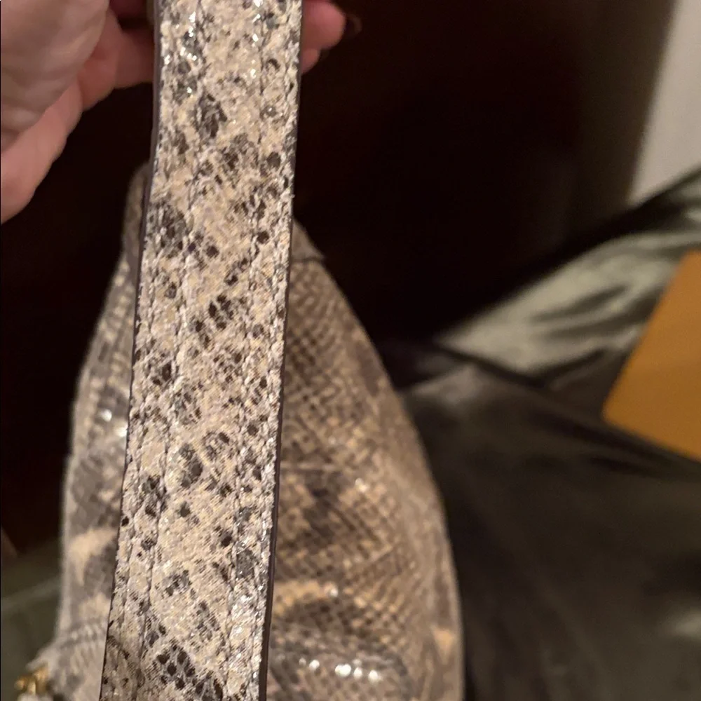 Michael Kors Elegant Snakeskin Shoulder Bag